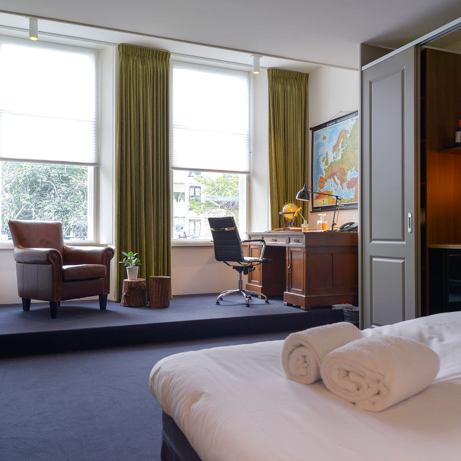 Hotelkamer met uitzicht gracht